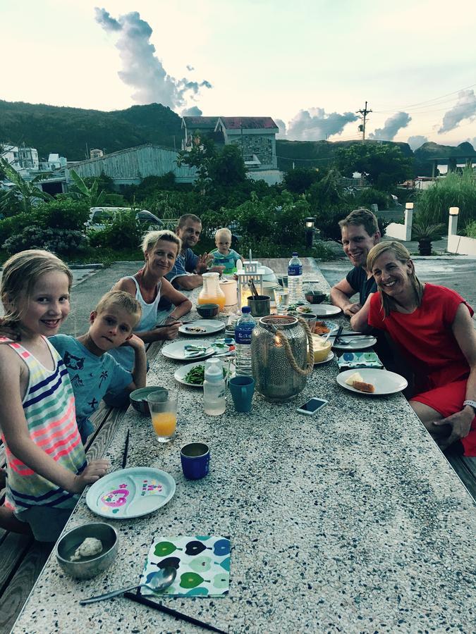 Shiacare Hostel Грийн Айлънд Екстериор снимка